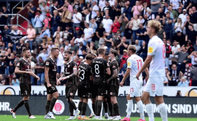 包含从勒沃库森围绕德国杯伤情更新到切尔西篮板制胜备战欧联，今晚法兰克福备战意大利杯的词条