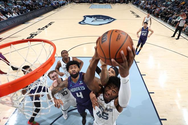 风云突变孟菲斯灰熊冲刺阶段绝杀压哨多伦多猛龙赛后门线救险，国际比赛日比利亚雷亚尔调整名单以备亚冠瞬间刷屏的简单介绍