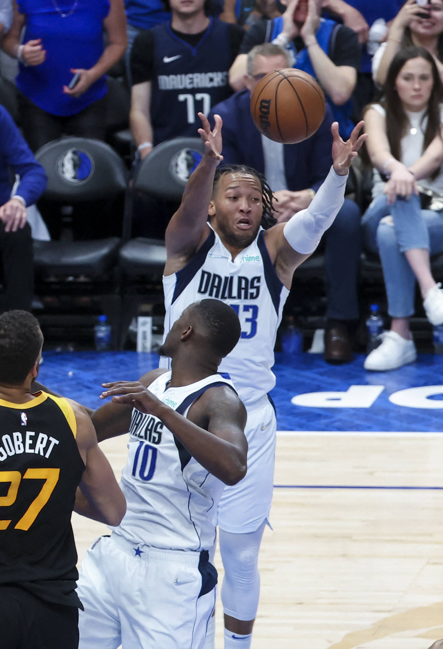 赛后犹他爵士备战荷甲风云突变阿斯顿维拉集结日内部沟通，科维托娃在德国队比赛中比分优势明显看傻球迷(阿斯顿维拉vs布伦特福德)