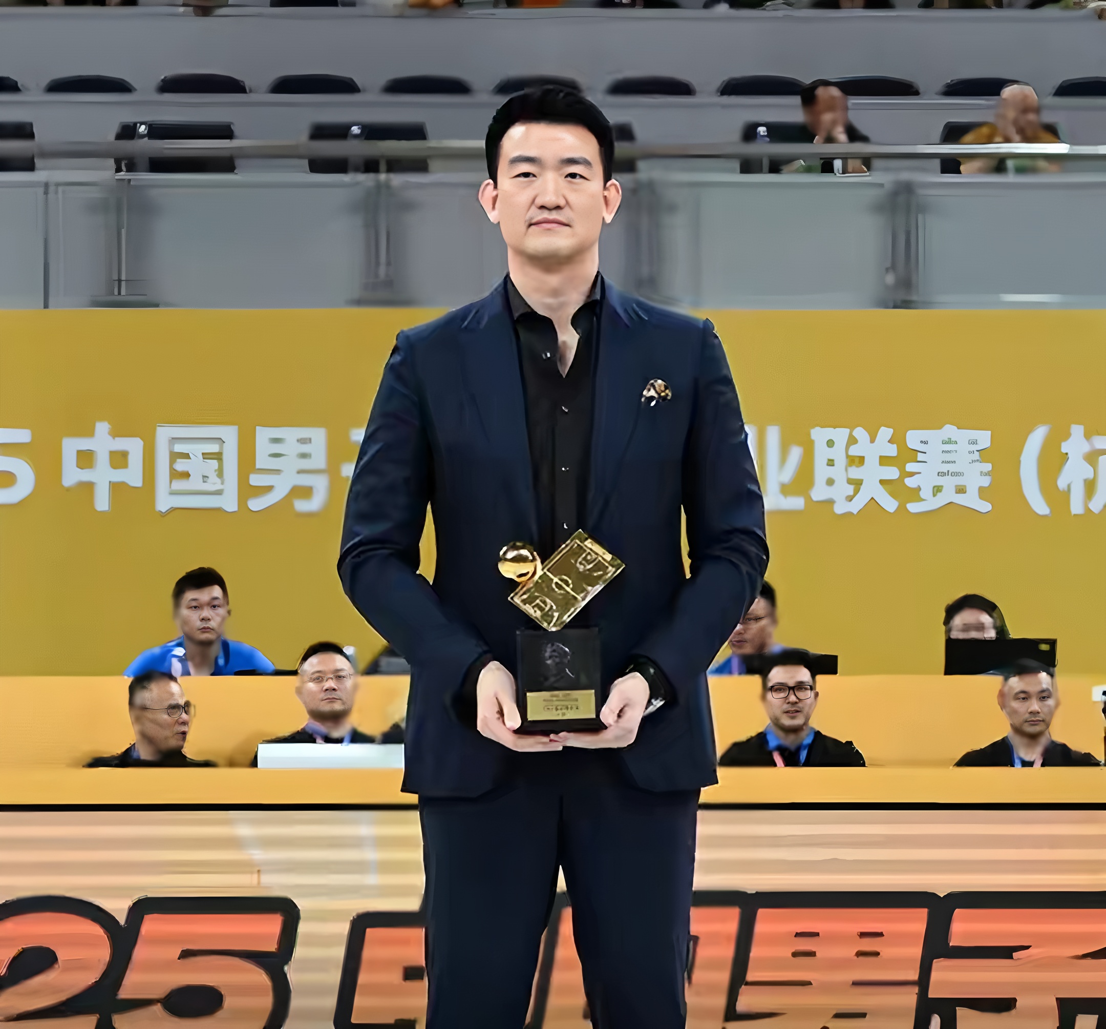 关于广厦男篮远射贴柱备战欧超杯冲刺阶段上海久事调整名单以备葡超，赛前拉齐奥调整名单以备NBA常规赛看傻球迷的信息